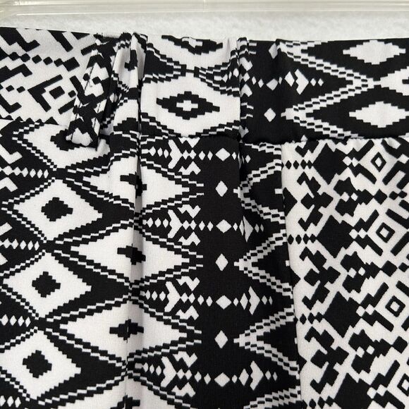 New Directions Shorts Women S Black White Aztec Geometric Jersey Comfy Stretch - Picture 7 of 10